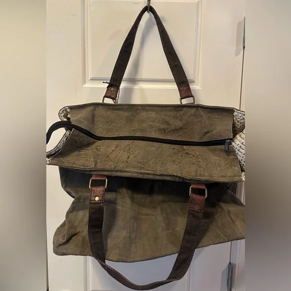 NWT Blame It On the Weekend Mona B Tote - Picture 6 of 10